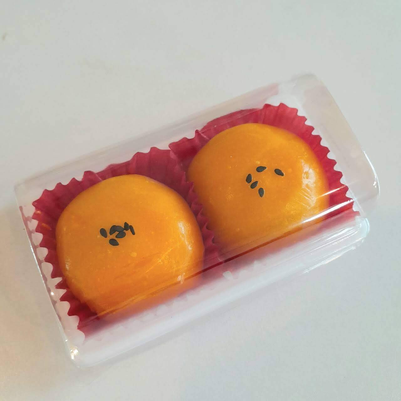 เปี้ยะไข่เค็มลาวา